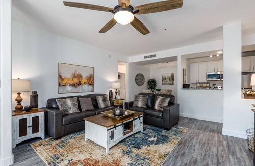 North Scottsdale Condo | Tastefully Decorated, Perfect Scottsdale Location condo w/Pool, Spa, Gym!