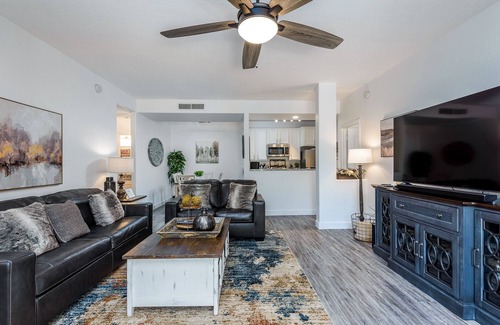 North Scottsdale Condo | Tastefully Decorated, Perfect Scottsdale Location condo w/Pool, Spa, Gym!