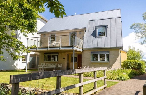Cirencester Villa | Tawny House - CW6 - Lakeside Spa Property