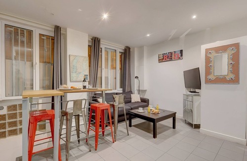 Quartier de la Folie-Mericourt Apartment | TBS 200 - Cosy apartment Quartier Oberkampf