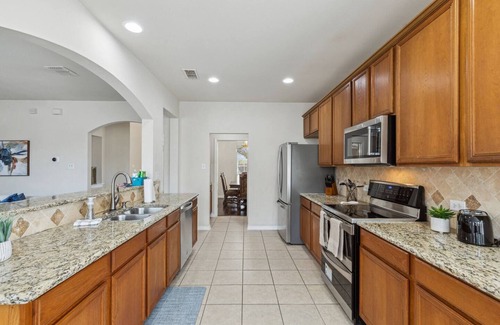 Plano House | TCH - Spacious 5bd/3.5ba in Plano with Office