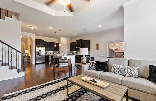 Keller House | TCH - Spacious 5bd/3ba in Fort Worth w/Workspace