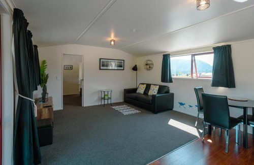 Franz Josef Glacier House | Te Awa Cottages