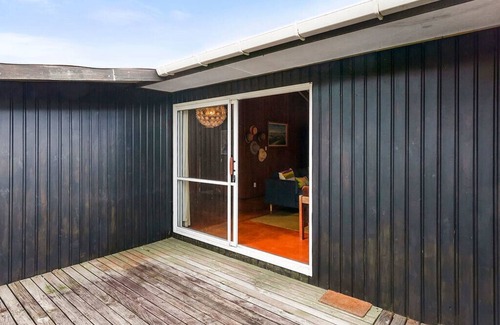 Pukawa Cottage | Te Kuru Cabin - Pukawa Bay Holiday Home