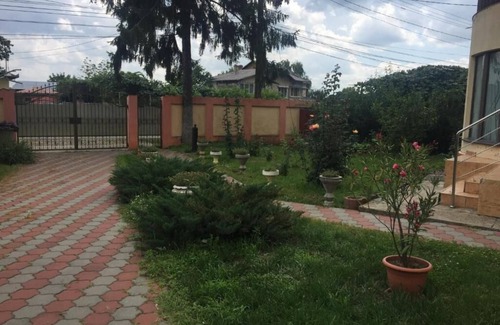 Cocani Crevedia House | Teachers House, charming 3-bedroom house with WiFi in the countryside