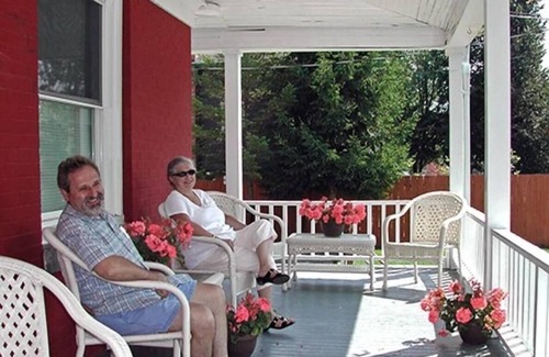 Oneonta House | Team Elm (Entire Property)