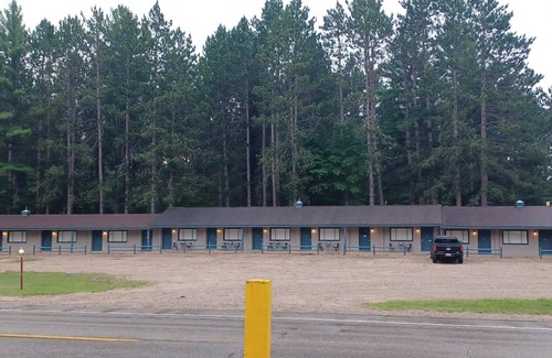 Roscommon Apartment | TeePee Room 4 - Newly Renovated