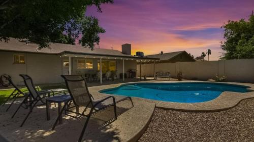 Tempe House | Tempe Remodel w Sparkling Pool and Game Room