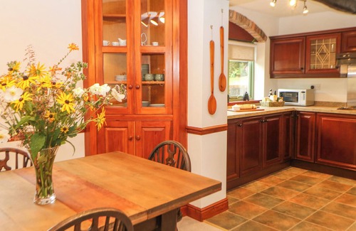 Beeley Cottage | TEMPERANCE CROFT, romantic, with a garden in Chesterfield