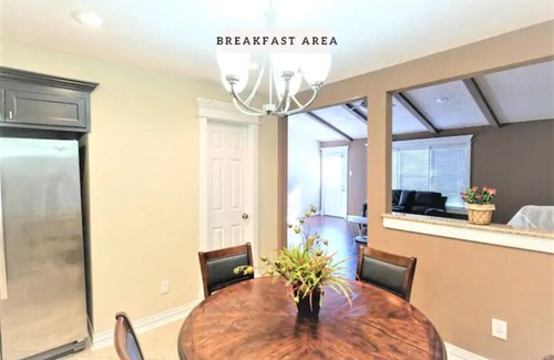 Clodine House | Templar ·Gorgeous 350k home, 5 Beds, Up to 18 Guests, Middle of town