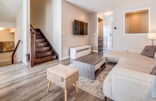 Halton Regional Municipality House | "Temporary Tranquility Awaits: 3-Bedroom Townhome in Milton, Ontario