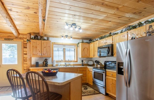 Custer Cabin | Tenderfoot Creek Cabin | 2 Bed, 1 Bath
