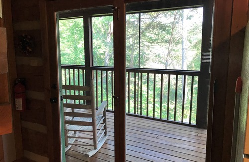 Sevierville Cabin | TENNESSEE CABIN! CONVENIENT LOCATION! COZY & COMFORTABLE! BOOK TODAY!