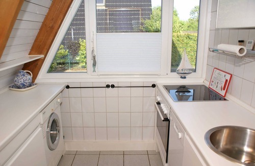 Damp House | Tent roof house with W-LAN - parking lot directly in front of the house - - very close to the beach