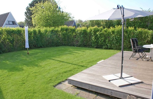 Damp House | Tent roof house with W-LAN - parking lot directly in front of the house - - very close to the beach