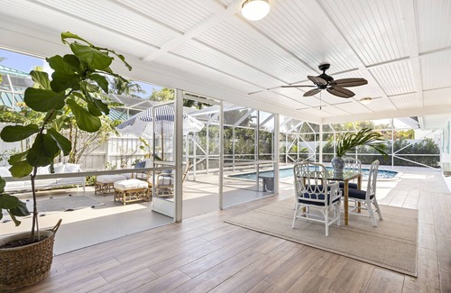 Jupiter House | Tequesta/Jupiter Pool Home close to Beaches and Dining. 2 miles to the beach.