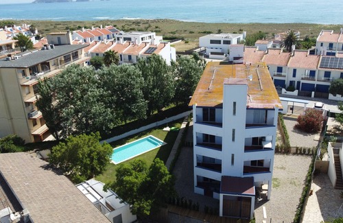 Mas Pinell Apartment | TER 22C - Renovated, aircon, seaview and with pool