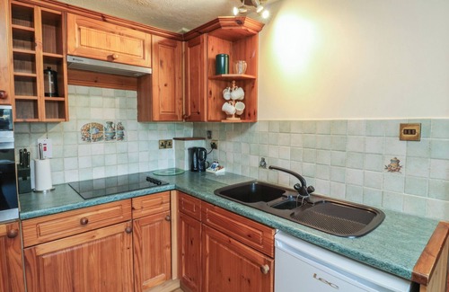 Kingsteignton Cottage | TERN, pet friendly in Kingsteignton
