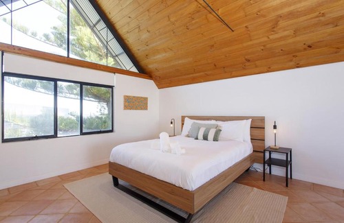 Fremantle House | Terrace Heaven - Luxe Retreat in Fremantle