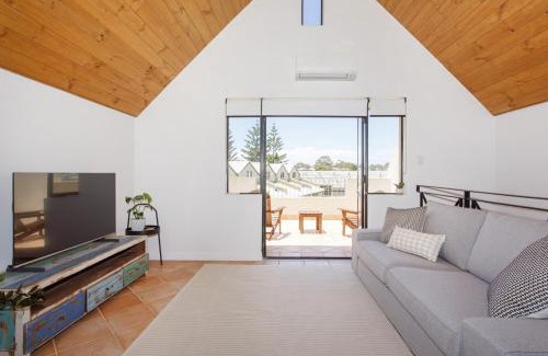 Fremantle House | Terrace Heaven - Luxe Retreat in Fremantle