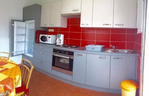 Plomodiern House | Terraced house, PLOMODIERN Common place called Lestrevet (Beach)