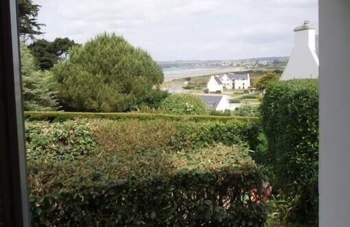 Plomodiern House | Terraced house, PLOMODIERN Common place called Lestrevet (Beach)