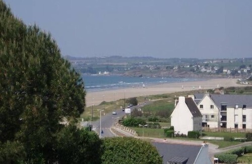 Plomodiern House | Terraced house, PLOMODIERN Common place called Lestrevet (Beach)