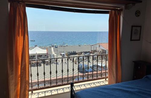 Nizza di Sicilia House | Terrazza sul mare a Nizza di Sicilia