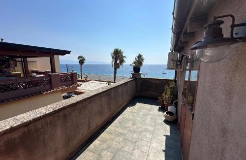 Nizza di Sicilia House | Terrazza sul mare a Nizza di Sicilia