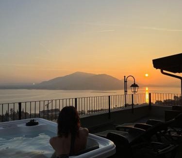 Predore Apartment | Terrazza sulle mura Appartamento Sole