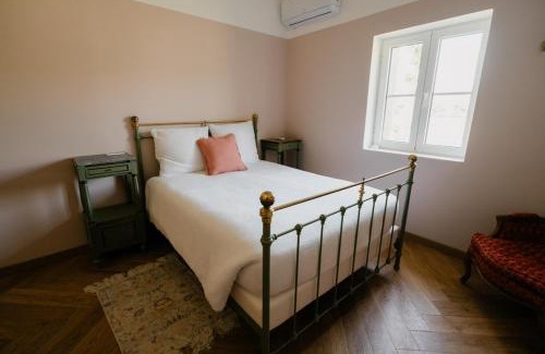 Robion House | Terres Élaïs