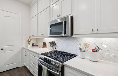 Farmers Branch House | Terrific 4BR Retreat - Prime DFW