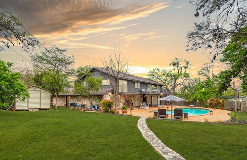 North San Antonio - SAT House | Terrific 5-bedroom home with oasis like pool and large yard