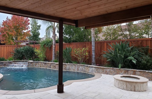West Sacramento House | Tesla EV Charger Solar heated Pool & Hot Tub Near UC Davis, Med Center, Airport