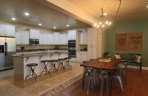 Hidden Valley House | Tessoro | Temporary Housing 3 Br 3.5 Ba with Pool Access 2 Car Garage