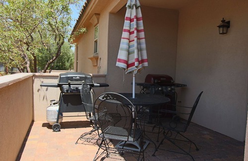 Hidden Valley House | Tessoro | Temporary Housing 3 Br 3.5 Ba with Pool Access 2 Car Garage