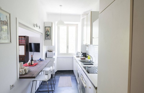 Testaccio Apartment | Testaccio Luminous and Large Apartment