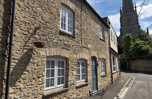 Tetbury House | Tetbury - Stylish Country Retreat, Terrace and Log