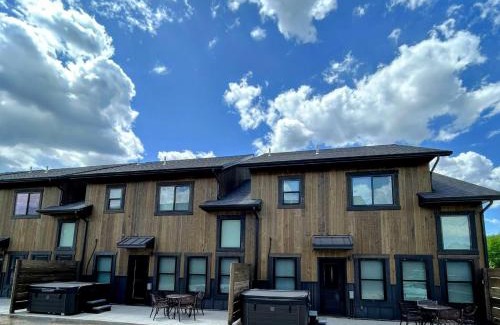 Driggs House | Teton Duo | Side-by-Side Homes | Hot Tubs+Walkable