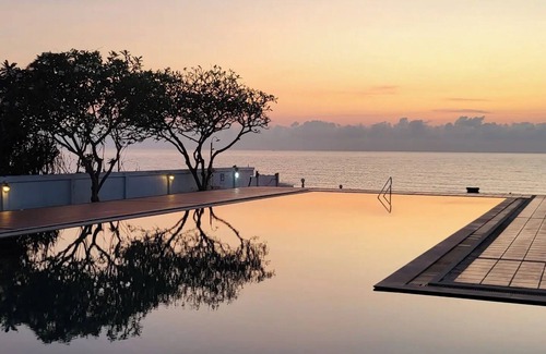 Khanom Condo | Ocean Front, 1-bedroom Top-Floor Condo in Khanom Beach Thailand