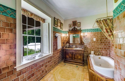Elizabethtown House | Thaddeus Steven Suite | Moonstone Manor B&B