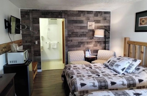 Ohiopyle Hotel | Tharp | 1BR,1BA, Cabinesque Hotel in Ohiopyle