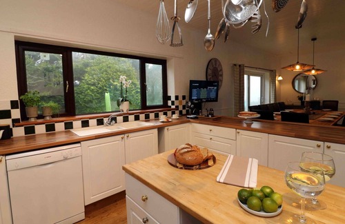 Bude Cottage | Thatched Cottage With Private Indoor Pool Set In 3/4 Acre Of Grounds