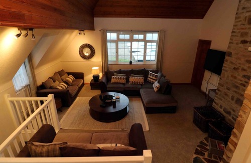 Bude Cottage | Thatched Cottage With Private Indoor Pool Set In 3/4 Acre Of Grounds