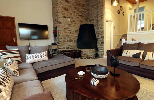 Bude Cottage | Thatched Cottage With Private Indoor Pool Set In 3/4 Acre Of Grounds