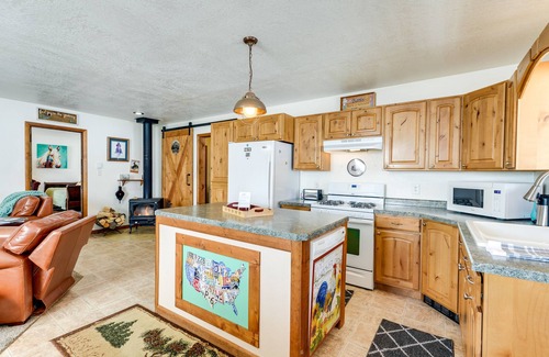 Thayne Apartment | Thayne Retreat w/Mountain Views - Near Trails!