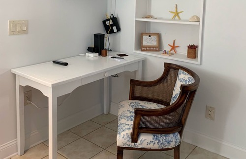 Flagler Beach Cottage | The 1/2 Nest, downtown cottage, 1 block to the beach & restaurants. dog friendly