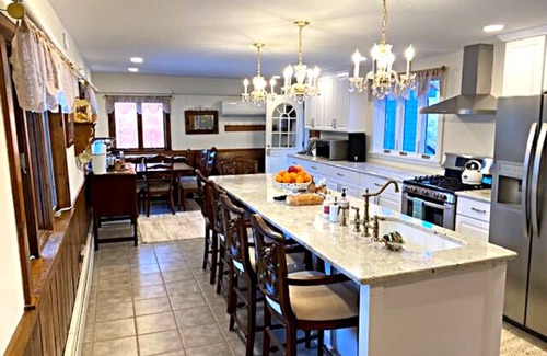 Henniker House | The 1799 Farmhouse at the base of Pat's Peak