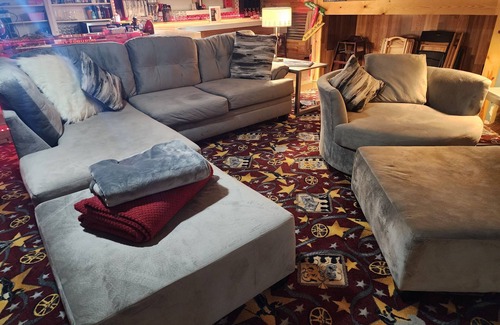 Niles Bed & Breakfast | The 3R - Rest, Relaxation & Rejuvenation in over 15,000 sq ft can sleep up tp 45