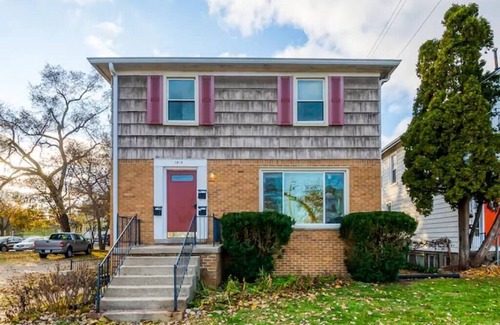 Burns Park Apartment | The 4M Boho House - Clean & Spacious Near UMich!